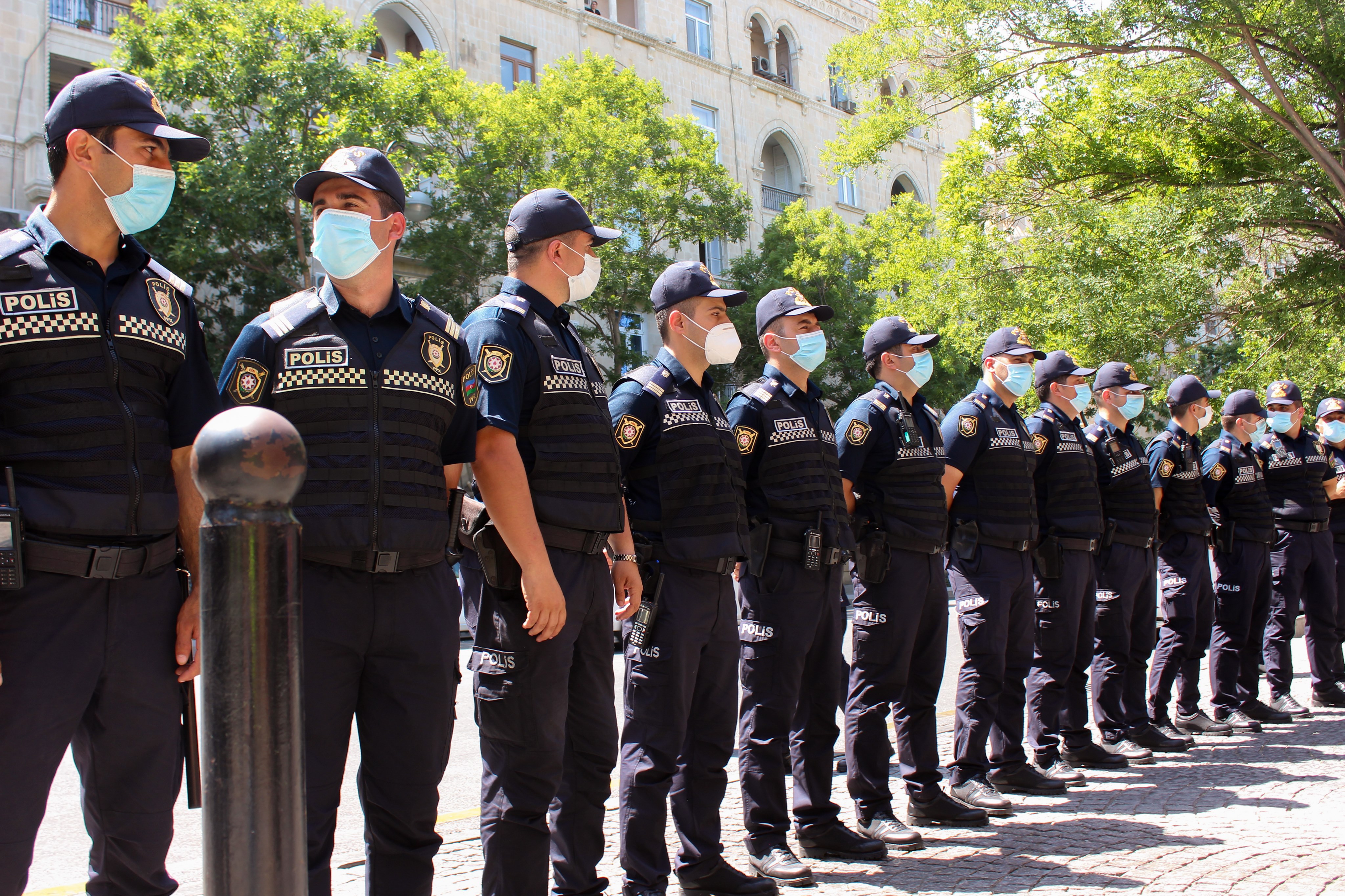 Polis agent. Полицейские Баку. Полиция Азербайджана. Форма полиции Азербайджана. Полиция.