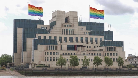 Британская разведка МИ-6 просит прощения у ЛГБТ-агентов